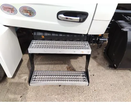 PETERBILT 536 BATTERY BOX