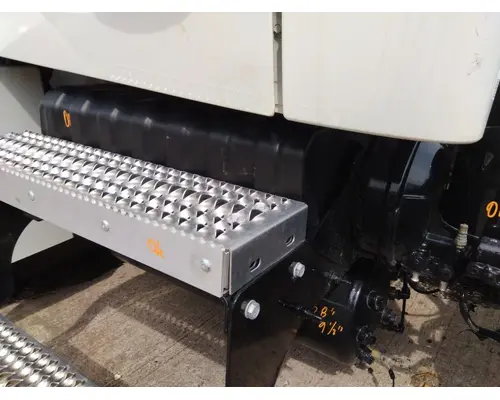 PETERBILT 536 BATTERY BOX