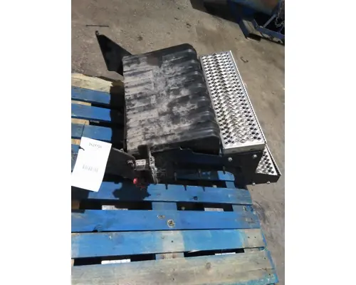 PETERBILT 536 BATTERY BOX