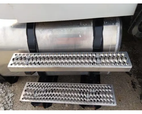 PETERBILT 536 CAB STEP