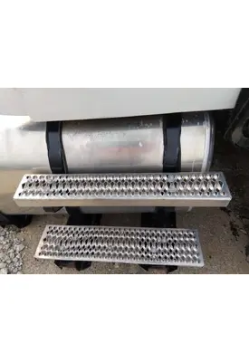 PETERBILT 536 CAB STEP
