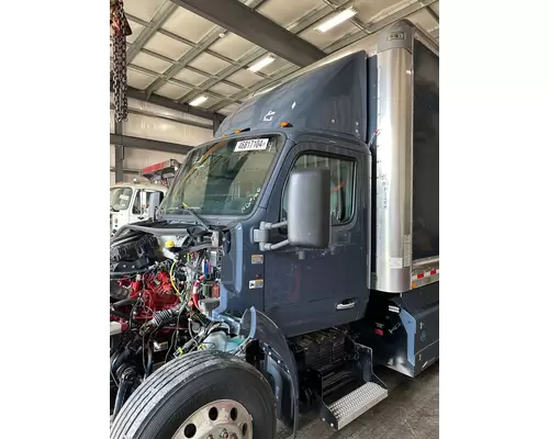 PETERBILT 536 Cab