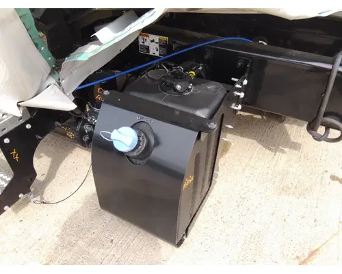 PETERBILT 536 DEF TANK