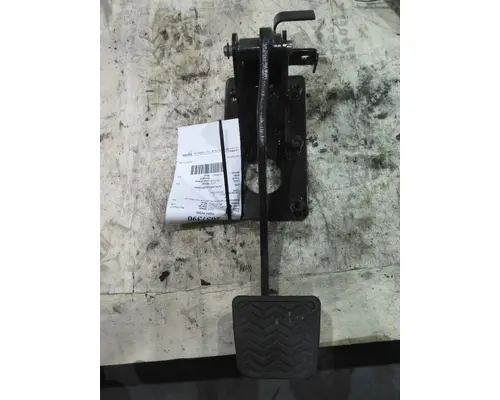 PETERBILT 536 FOOT PEDAL