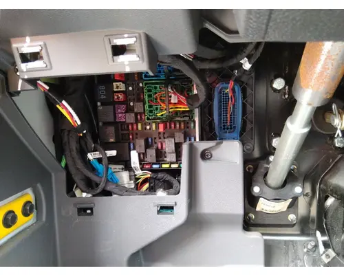 PETERBILT 536 FUSE BOX