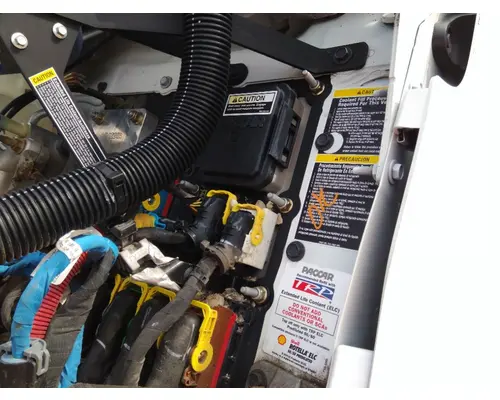 PETERBILT 536 FUSE BOX