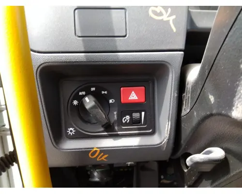 PETERBILT 536 HEADLAMP SWITCH