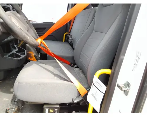 PETERBILT 536 SEAT, FRONT