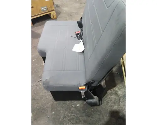 PETERBILT 536 SEAT, FRONT