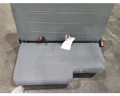 PETERBILT 536 SEAT, FRONT