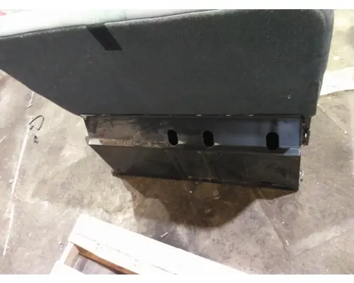 PETERBILT 536 SEAT, FRONT