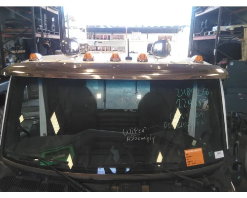 PETERBILT 537 CAB CLIP