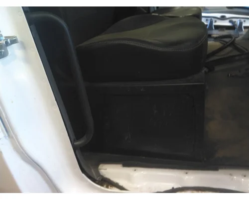 PETERBILT 537 SEAT, FRONT