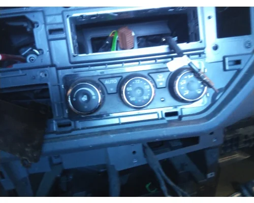 PETERBILT 537 TEMPERATURE CONTROL