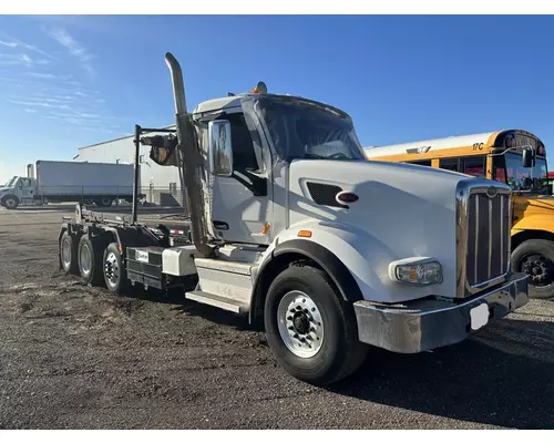 PETERBILT 567 Roll off Heavy Trucks