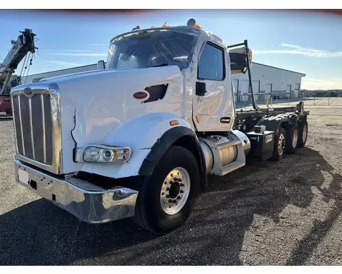 PETERBILT 567 Roll off Heavy Trucks