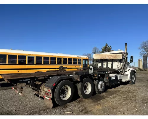 PETERBILT 567 Roll off Heavy Trucks