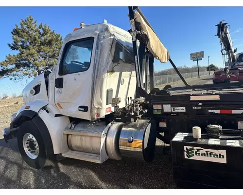 PETERBILT 567 Roll off Heavy Trucks