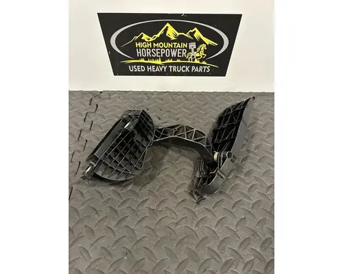 PETERBILT 567 Accelerator Parts
