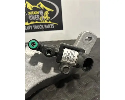 PETERBILT 567 Air Cleaner