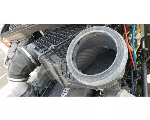 PETERBILT 567 Air Cleaner