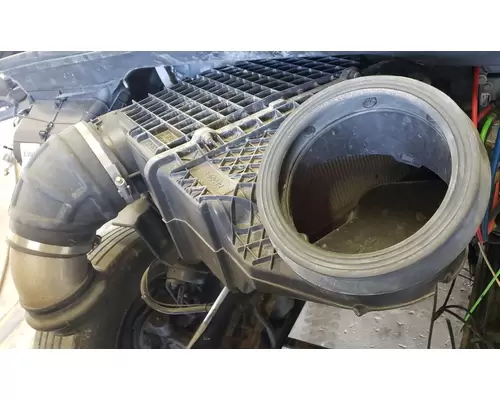 PETERBILT 567 Air Cleaner