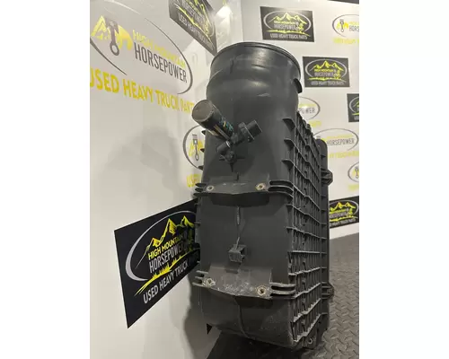 PETERBILT 567 Air Cleaner