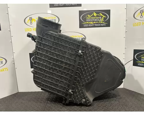PETERBILT 567 Air Cleaner