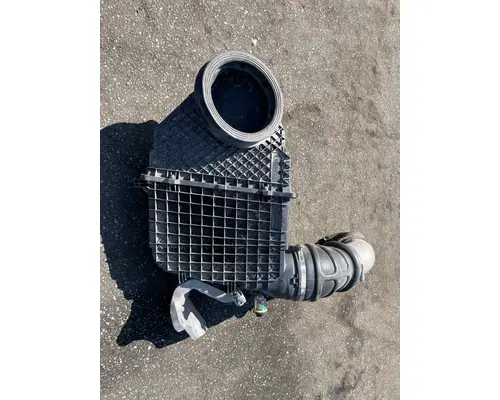 PETERBILT 567 Air Cleaner