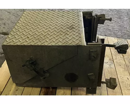 PETERBILT 567 Battery Box