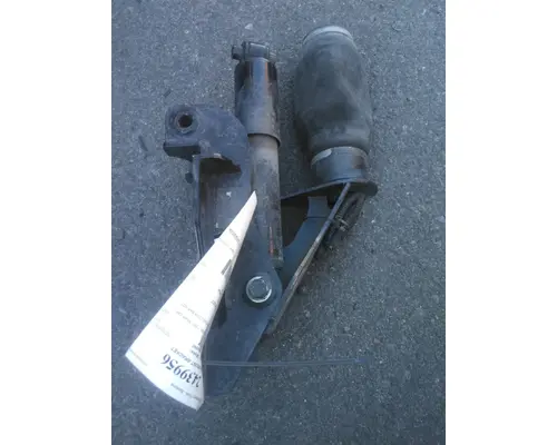 PETERBILT 567 CAB MOUNT,BRACKET