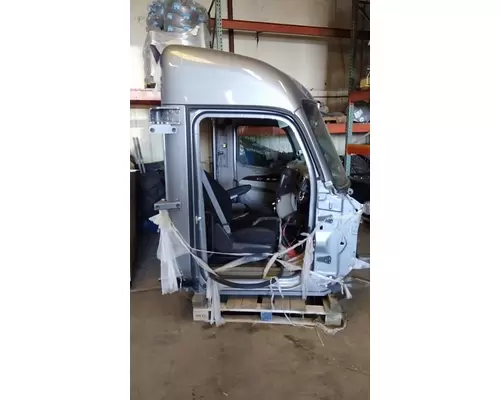 PETERBILT 567 CAB