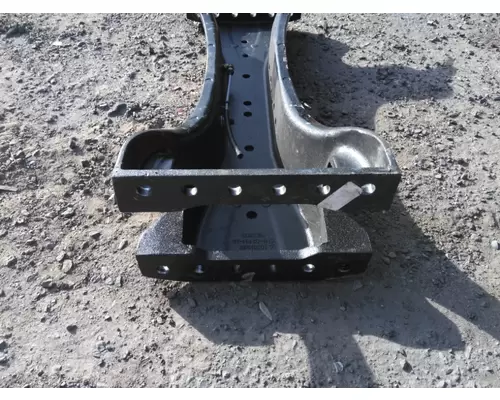 PETERBILT 567 CROSSMEMBER