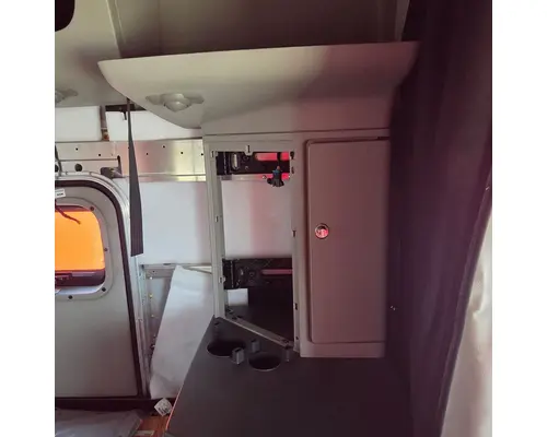 PETERBILT 567 Cab