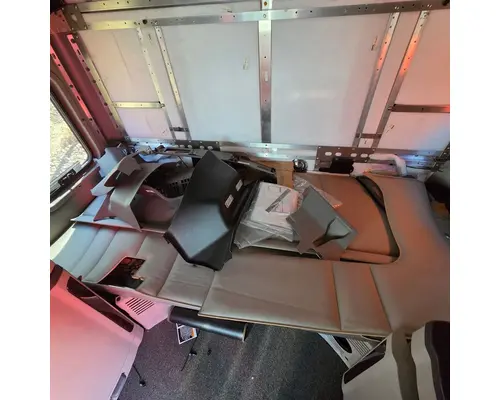 PETERBILT 567 Cab