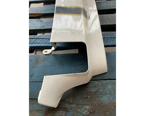 PETERBILT 567 Cowl
