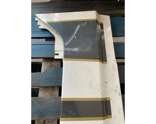 PETERBILT 567 Cowl