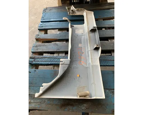 PETERBILT 567 Cowl
