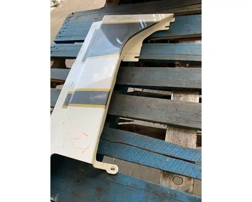 PETERBILT 567 Cowl