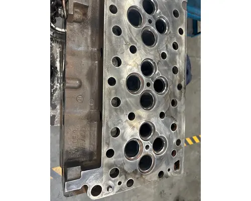 PETERBILT 567 Cylinder Head