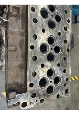 PETERBILT 567 Cylinder Head