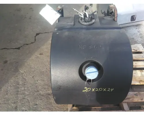 PETERBILT 567 DEF TANK