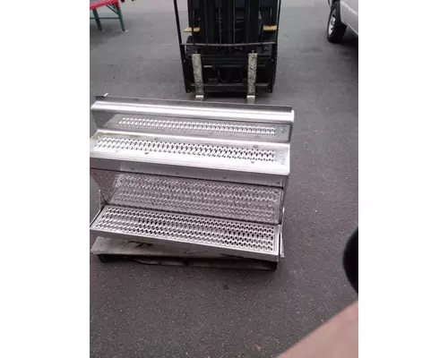 PETERBILT 567 DPF (Diesel Particulate Filter)