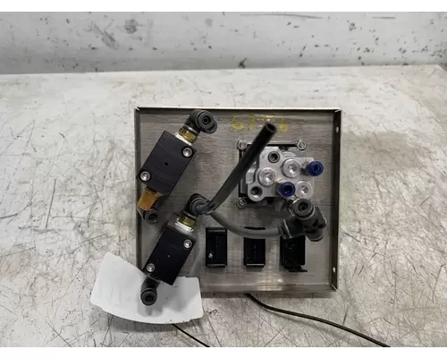 PETERBILT 567 Dash  Console Switch