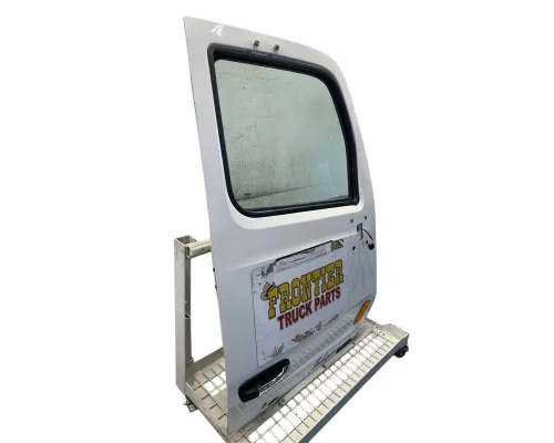 PETERBILT 567 Door Assembly, Front