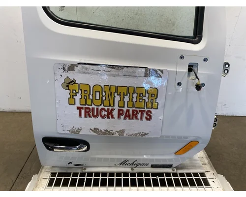 PETERBILT 567 Door Assembly, Front