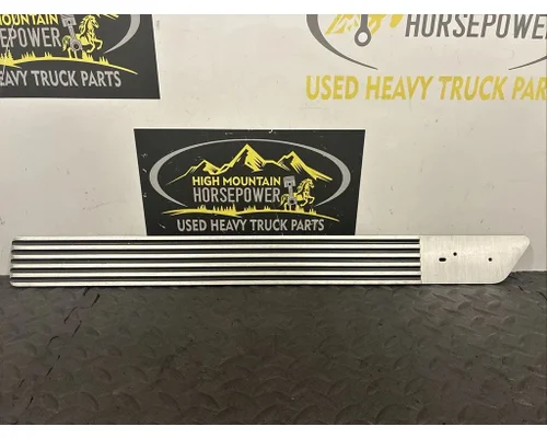 PETERBILT 567 Door Assembly, Front