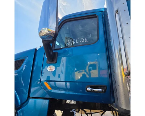 PETERBILT 567 Door Assembly, Front