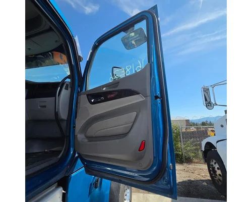PETERBILT 567 Door Assembly, Front