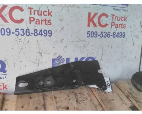 PETERBILT 567 EXHAUSTMUFFLER BRACKET
